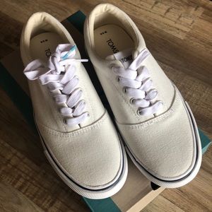 TOMS Fenix style, size 6.5